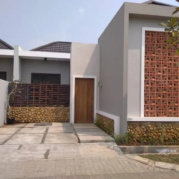 Maison de Q - 2 BR at Villa Ubud B 12 Anyer, hotel v destinaci Babagan