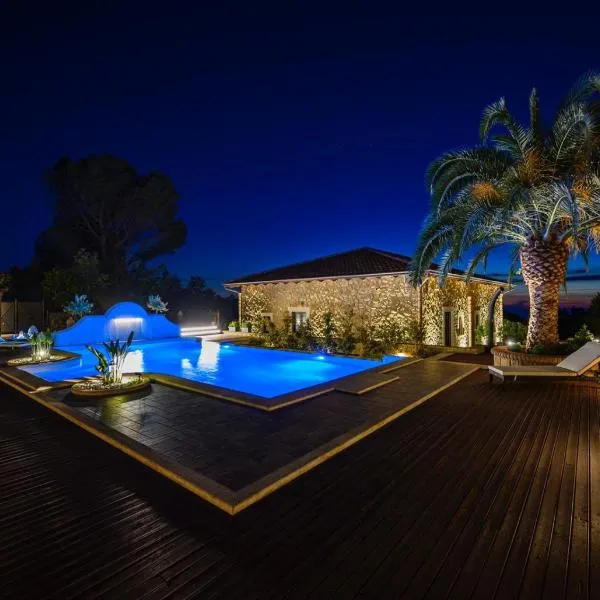 Donna Carolina Luxury rooms, hotelli Cefalùssa