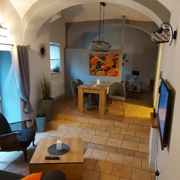 Apartament Przy Ratuszu, hotel v destinaci Boguszów-Gorce