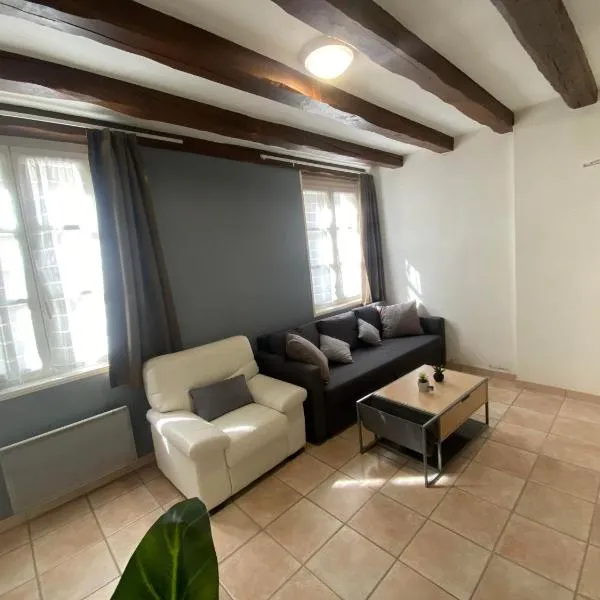 Logement de groupe au centre d'Azay le Rideau โรงแรมในอาแซ-เลอ-ริโด