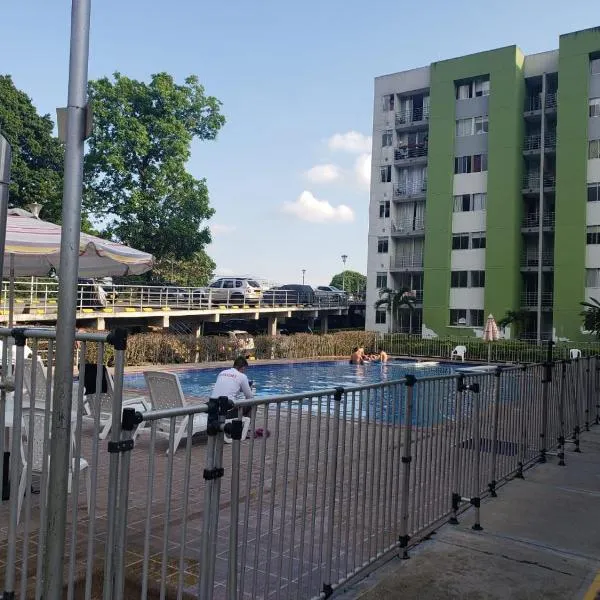 Ibague, Apartamento amoblado, cómodo y bien ubicado cerca al centro comercial la estación, hotel in Ibagué