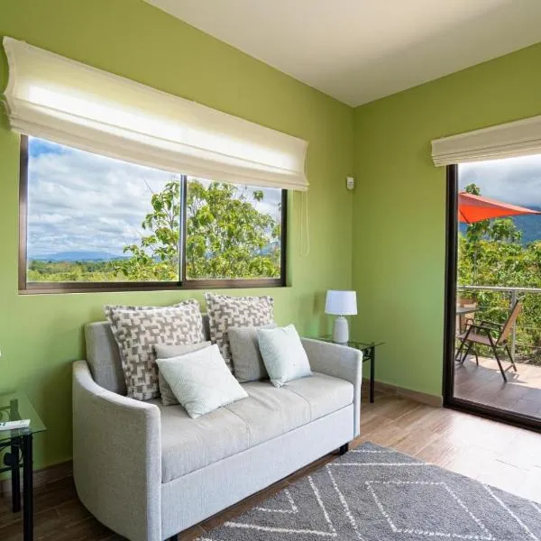 Villa Kiskadee - Beautiful Mountain Views with Private Pool, hotel v destinaci Quepos