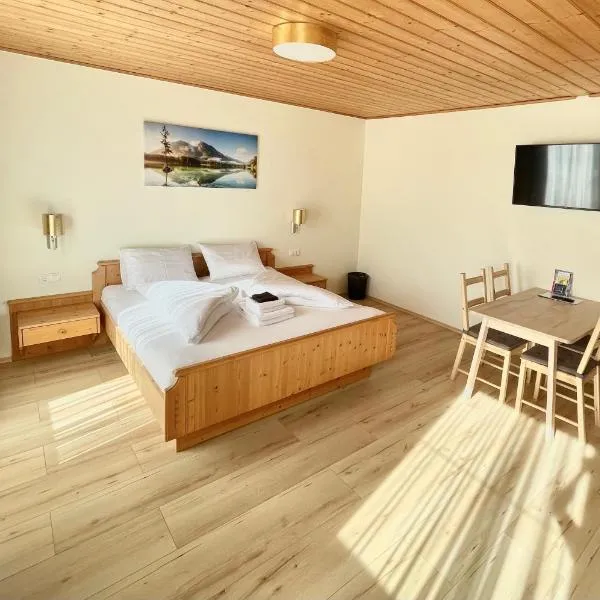 Haus Seerose, hotel v destinaci Seeboden