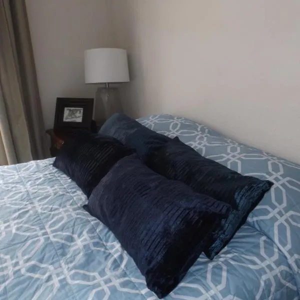 Departamento UNIVERSITARIO en fraccionamiento privado, hotel in Chihuahua