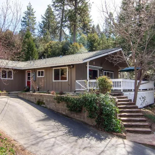 Fishermen’s Oasis, hotel in Oakhurst
