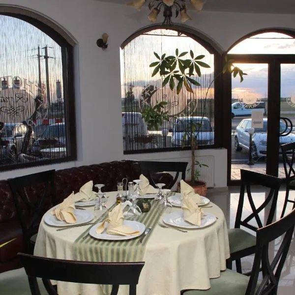 Hotel Royal 2, hotel v destinaci Urziceni