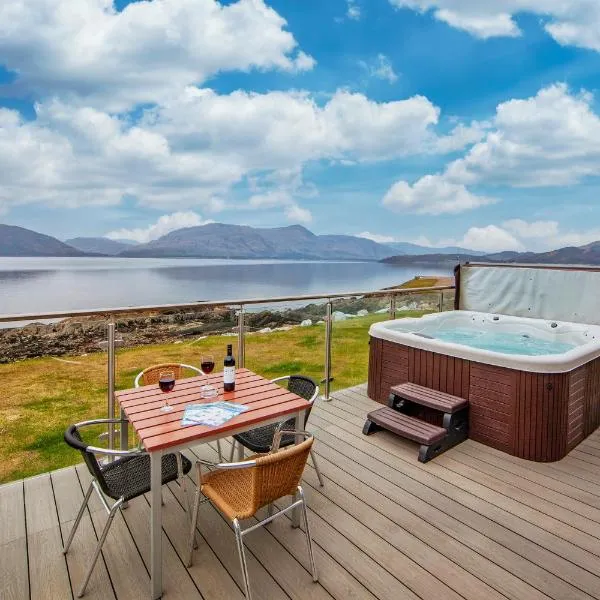 Loch Linnhe Waterfront Lodges with Hot Tubs, hotel in Glencoe