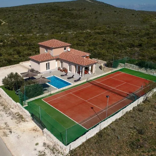 Villa Bašić ZadarVillas,位于德贝利亚克的酒店