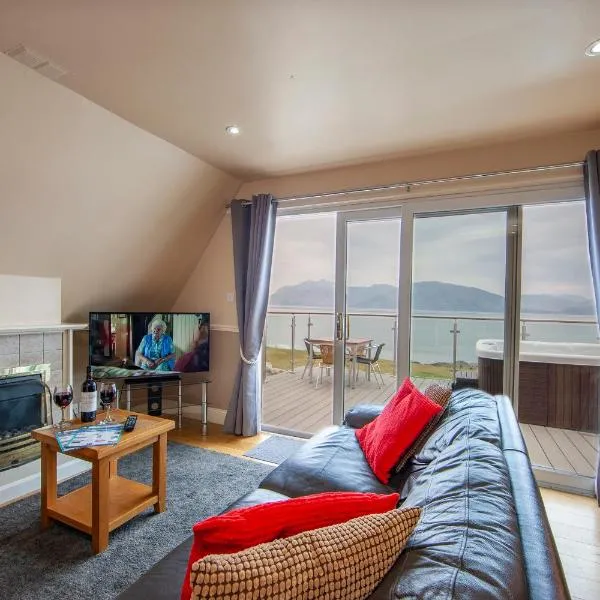 Loch Linnhe Waterfront Lodges with Hot Tubs, отель в городе Гленко