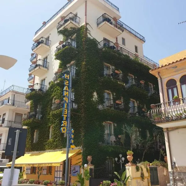 Hotel San Pietro, hôtel à Letojanni