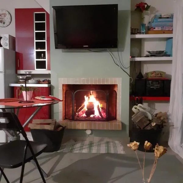 Sunset at Cape Sounio, hotel in Sounio