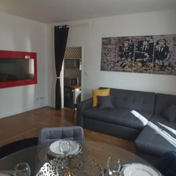 Coeur de ville, calme, spacieux,Parking et wifi !, hotel en Chartres