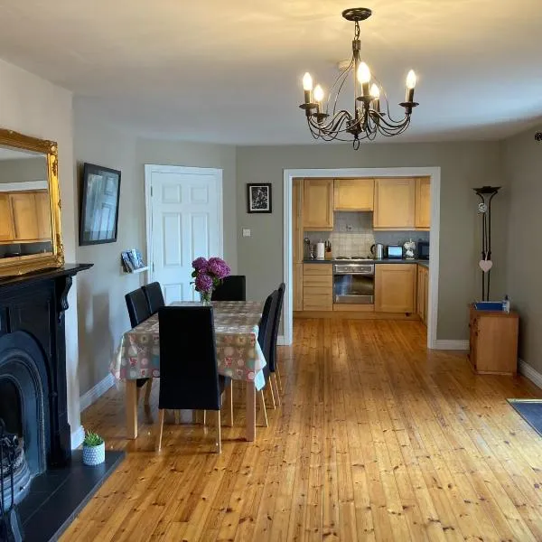 Beautiful & Quiet Countryside Setting in Kinsale, hotel v destinaci Cork