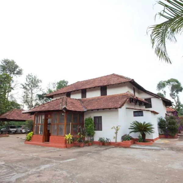 Sardar Bahadur's Heritage Bungalow Estate Stay, hotel in Kakkabe