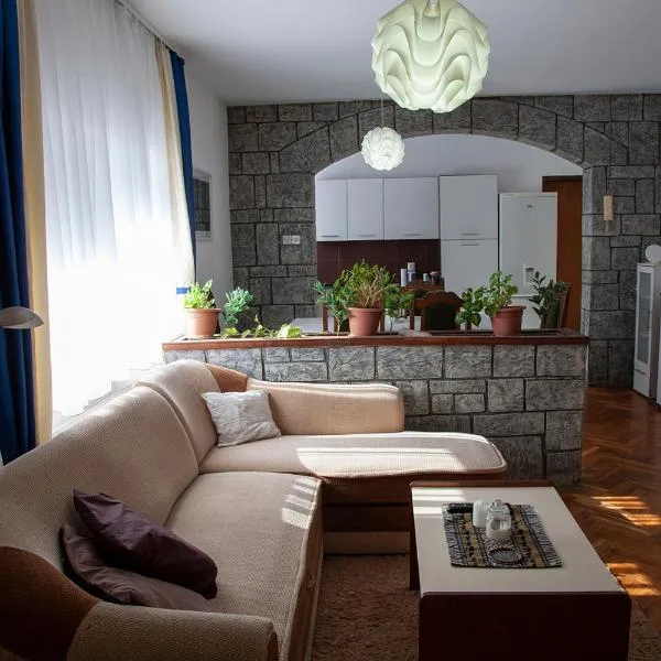 Apartman Ksenija, hotel in Đakovo