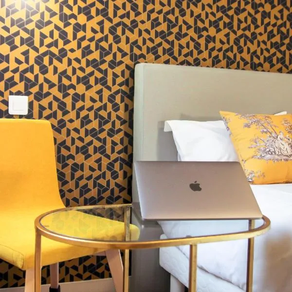 Hôtel Le Petit Périer, hotel v destinácii Laval