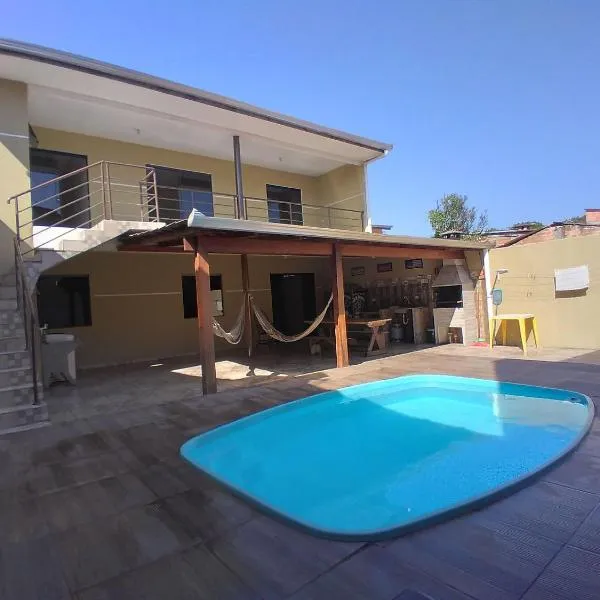 Sobrado com piscina em Caioba, hotel di Matinhos