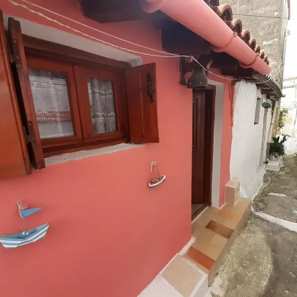 The little house, hotel in Ágios Matthaíos