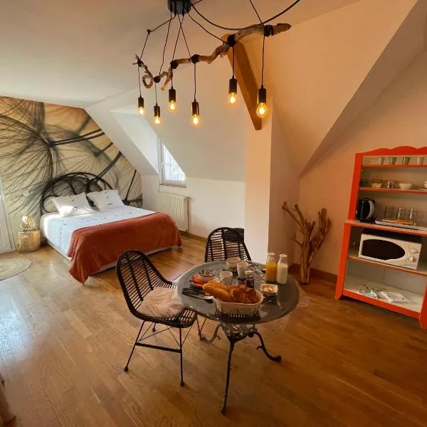 Belle Chambre Double ORANGE Tout Bonnement Bien, hotel i Putot-en-Auge