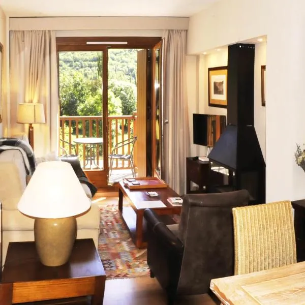 Chardín de Llis-Apartamentos Chardins，位于贝纳斯克的酒店