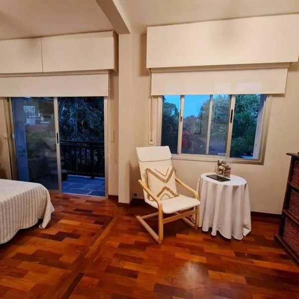 Hermosa habitación en apartamento en Carrasco - Comparte Apartamento conmigo、モンテビデオのホテル