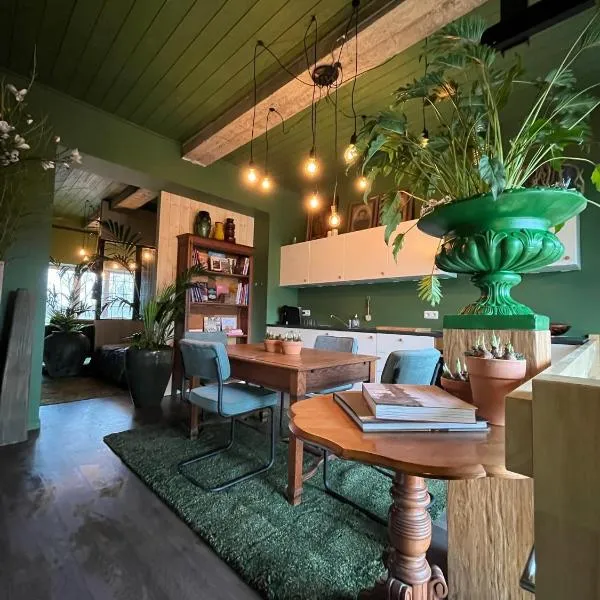Plantkot -Boekenkot -Kunstkot en love kot, hotel Poelkapelle városában