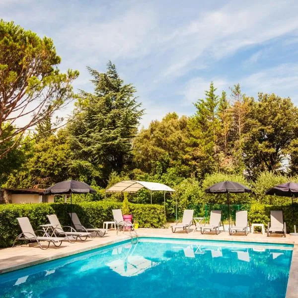 Le Petit Manoir Logis – hotel w mieście Les Angles Gard