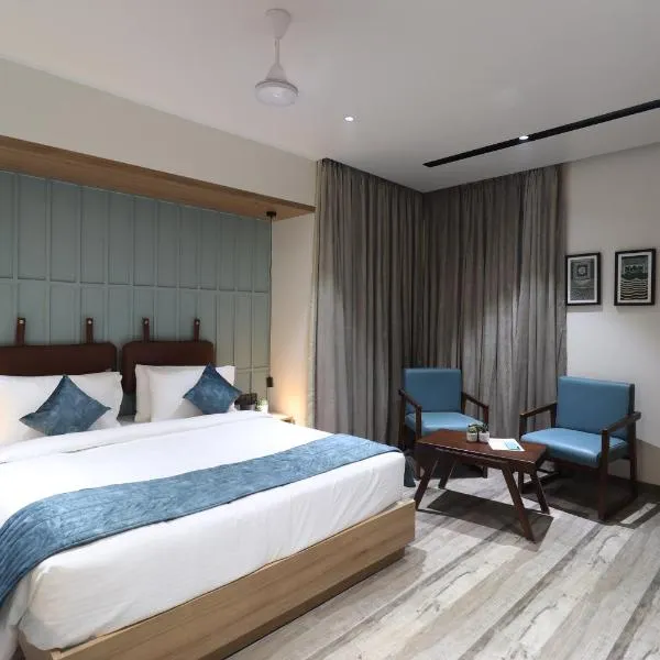 Hotel Chitra Executive، فندق في Hattūr