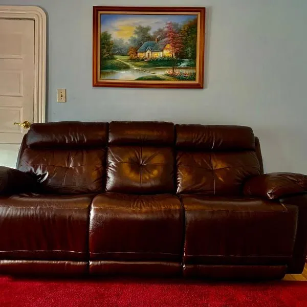 Stylish, Cozy 2BR Private Apt, 1st Floor, Well-Appointed, Near Providence, MA, RI Line, I-95 Access, hotel v destinaci Pawtucket