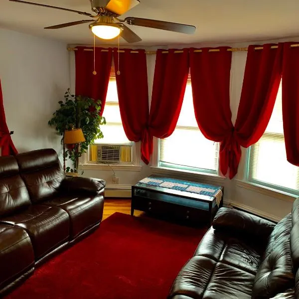 Cozy well- appointed apartment on Mas & Ri line, hotel a Pawtucket