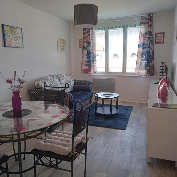 Appartement le labyrinthe du peintre, hotel v destinaci Bransat