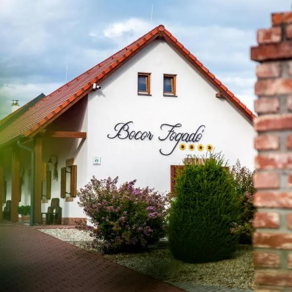 Bocor Fogadó, hotel v destinaci Kisharsány