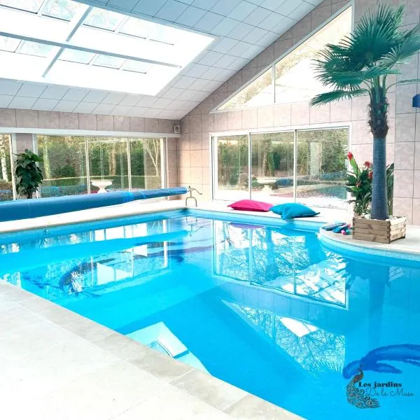 Les Jardins de la Muse, piscine couverte, spa et fitness、Le Loroux-Bottereauのホテル