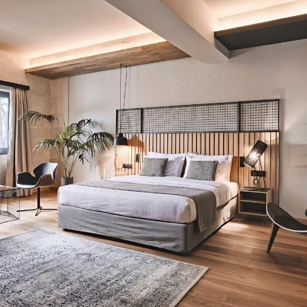 Cama Luxury Suites Glyfada, hotel v Aténách