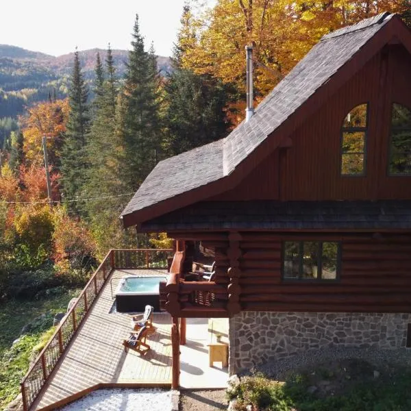 Breathtaking log house with HotTub - Summer paradise in Tremblant, hotel v destinaci Saint-Faustin