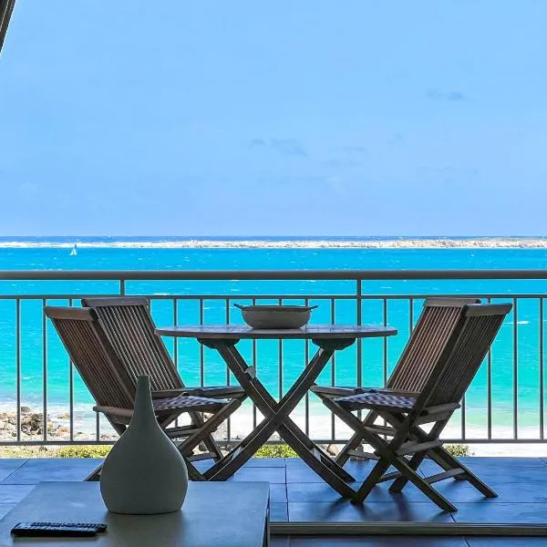 Front line unit 520 ft2 - 48 m2, on second floor, stunning ocean view, hotel di Orient Bay