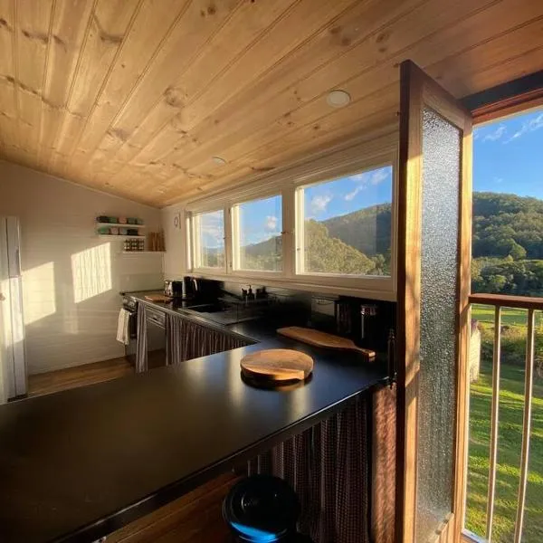 Misty Mountain Cottage at Krambach, hotel in Mount George