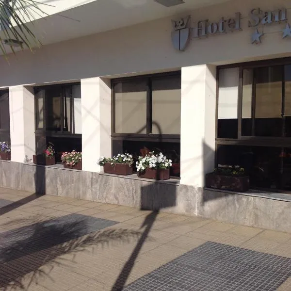 Hotel San Carlos, hotel em Termas de Rio Hondo