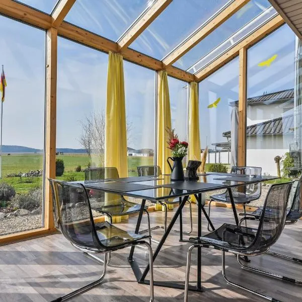 Ruhige Ferienwohnung mit Panoramablick, hotel di Ingoldingen
