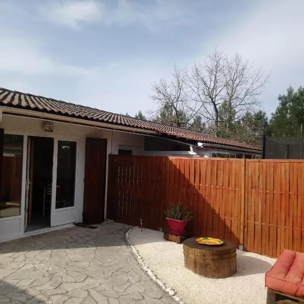 Bassin d'Arcachon - studio Ares -, hotel u gradu Arès