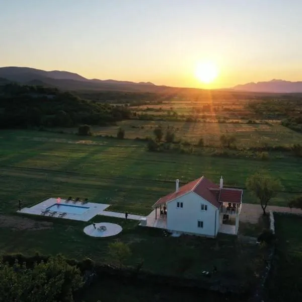 Holiday House Aurora Borealis, hotel in Parčić