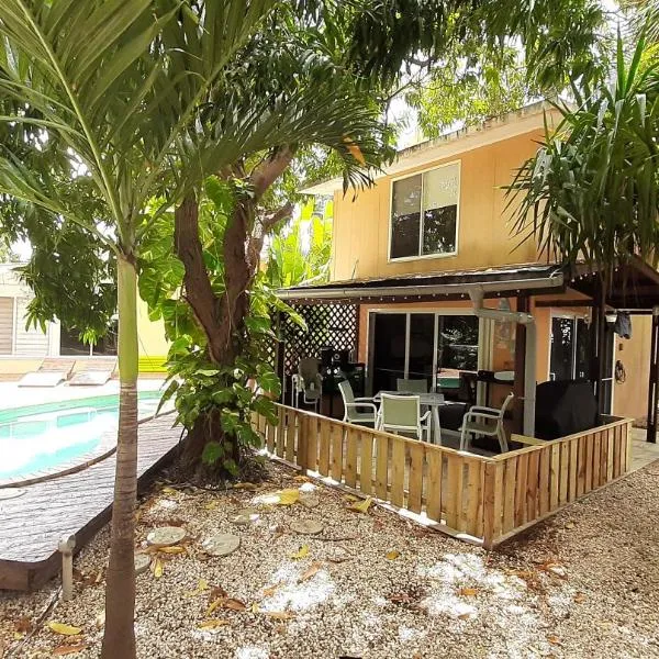 빌렘스타트에 위치한 호텔 Appartement met zwembad en prachtige tuin