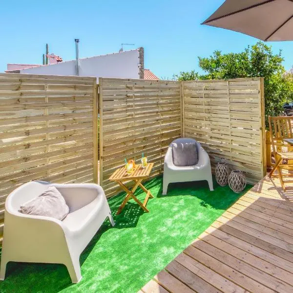 Casa Amarela-Tiny House with fantastic view-pool and close to the beaches, hotel en Silves