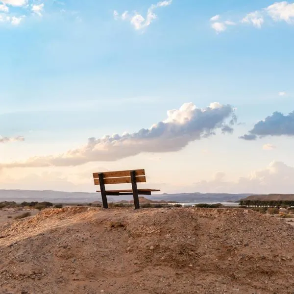 Ras Hasita, מלון בנאות הכיכר