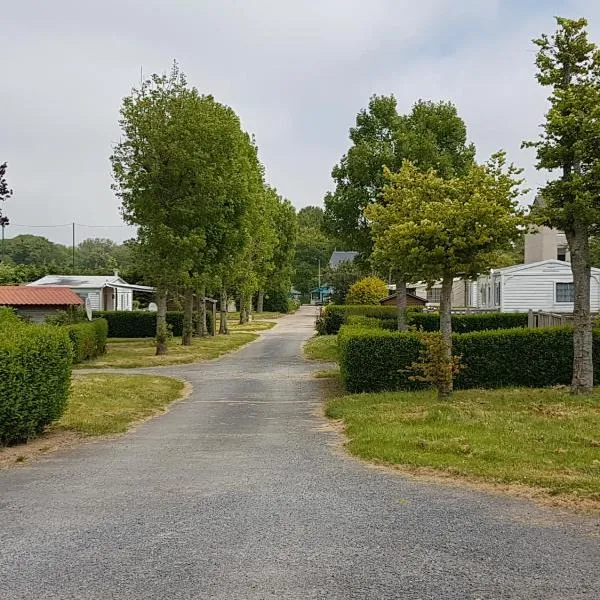 Camping L'oiseau Blanc, hotel in Saint-Martin-aux-Buneaux