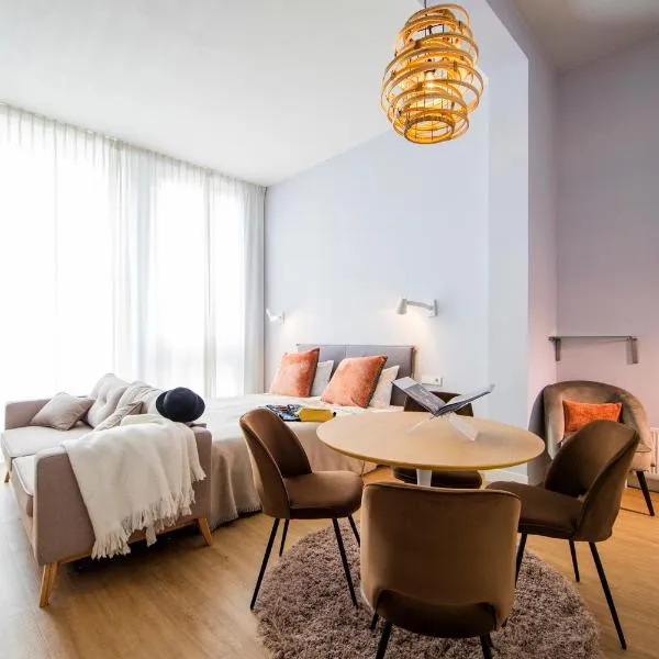 Stadsvilla Hotel Mozaic Den Haag, хотел в Хага