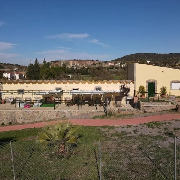 Taia Casa Rural 2 **. Alojamiento y actividades, hotel em La Garrovilla