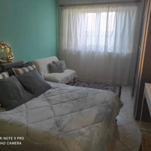 Pleasant house with garden!!, hotel Anáviszoszban