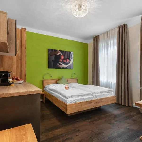Schieners Hotel & Apfelhof Apartments, hotel v destinaci Wemding