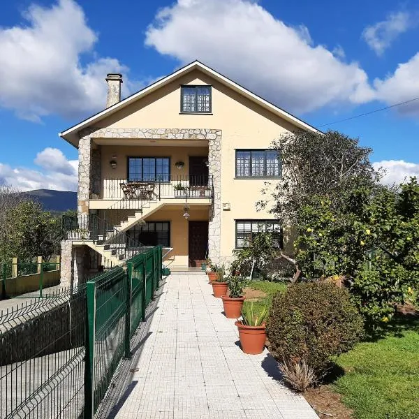Apartamento AS CARBALLAS, hotel em Caldas de Reis